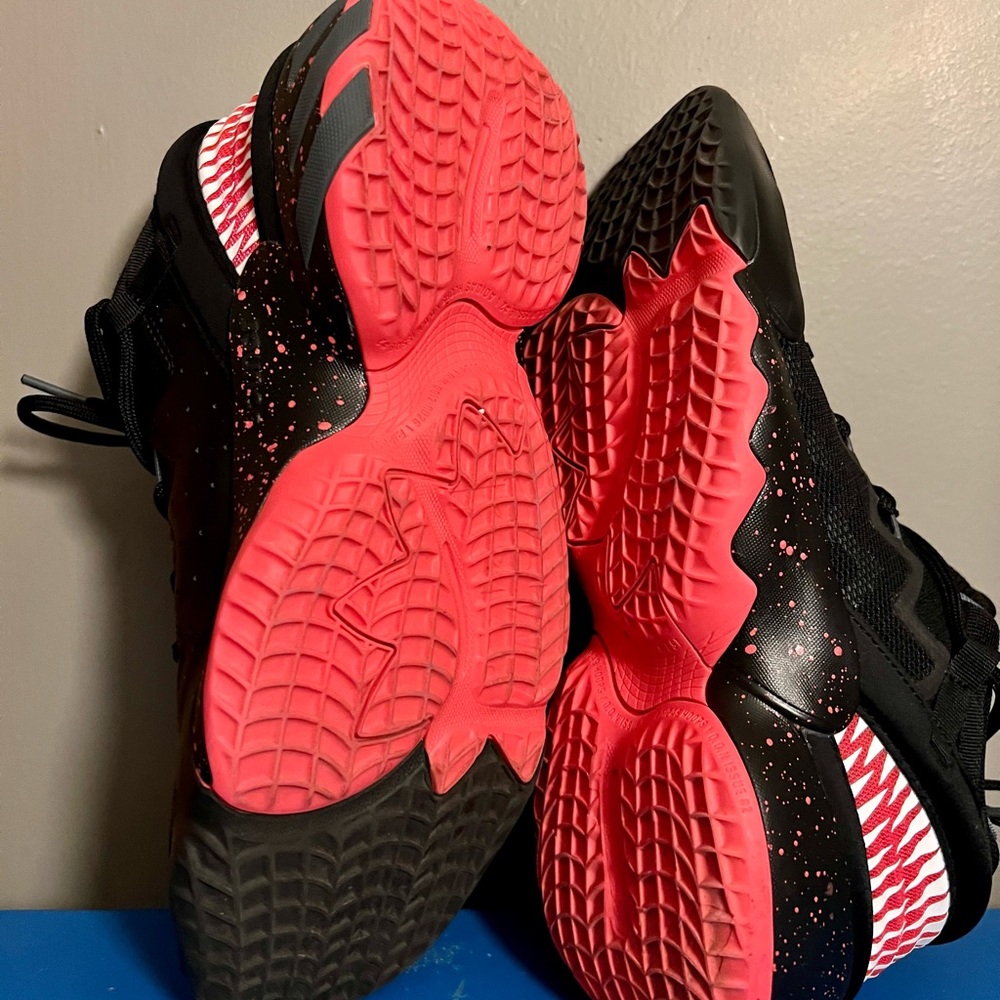 Like new D.O.N. ISSUE #2 BOYS  7 VENOM Marvel ADIDAS SHOES